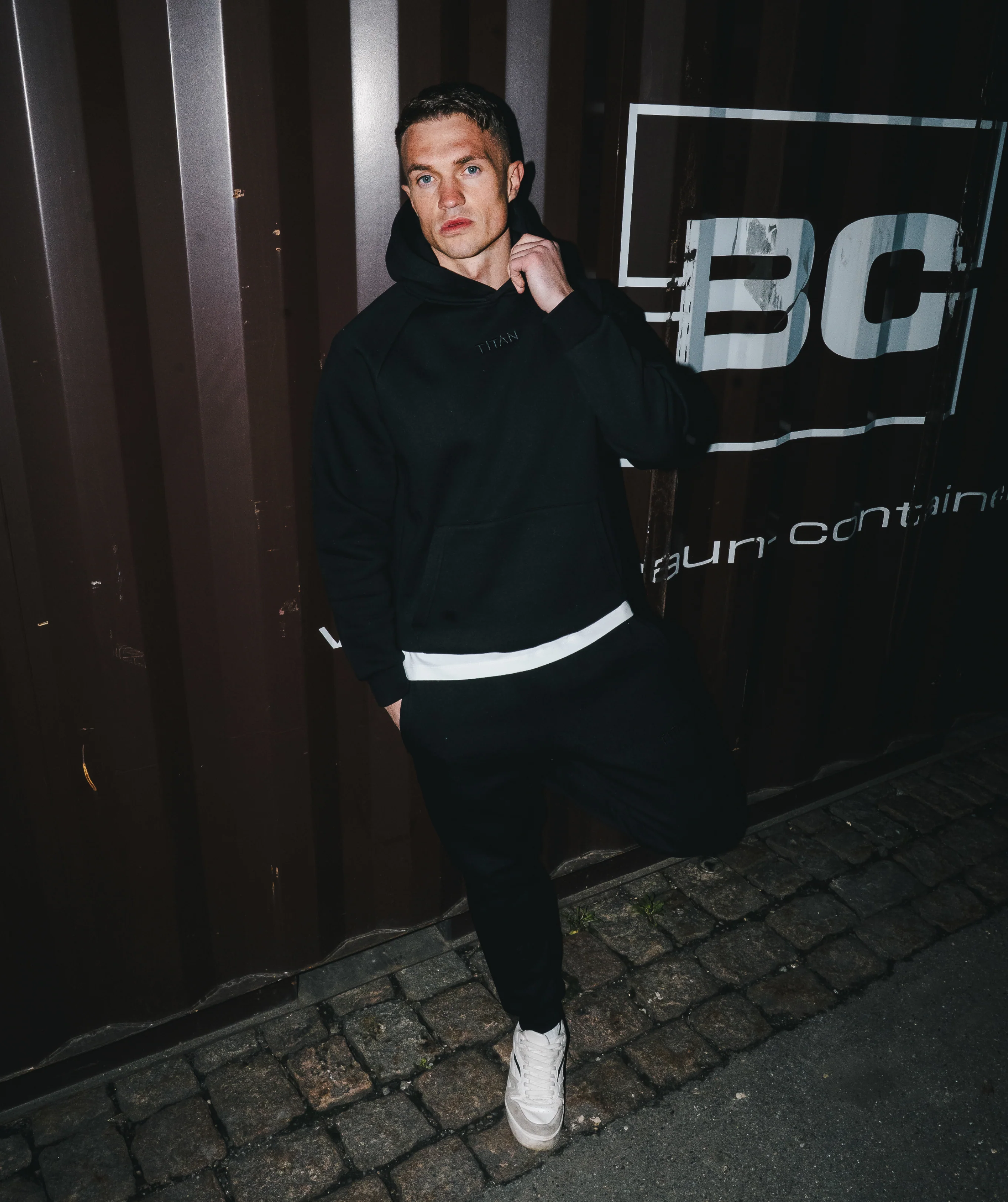 Athleisure Hoodie - Schwarz - Image 5