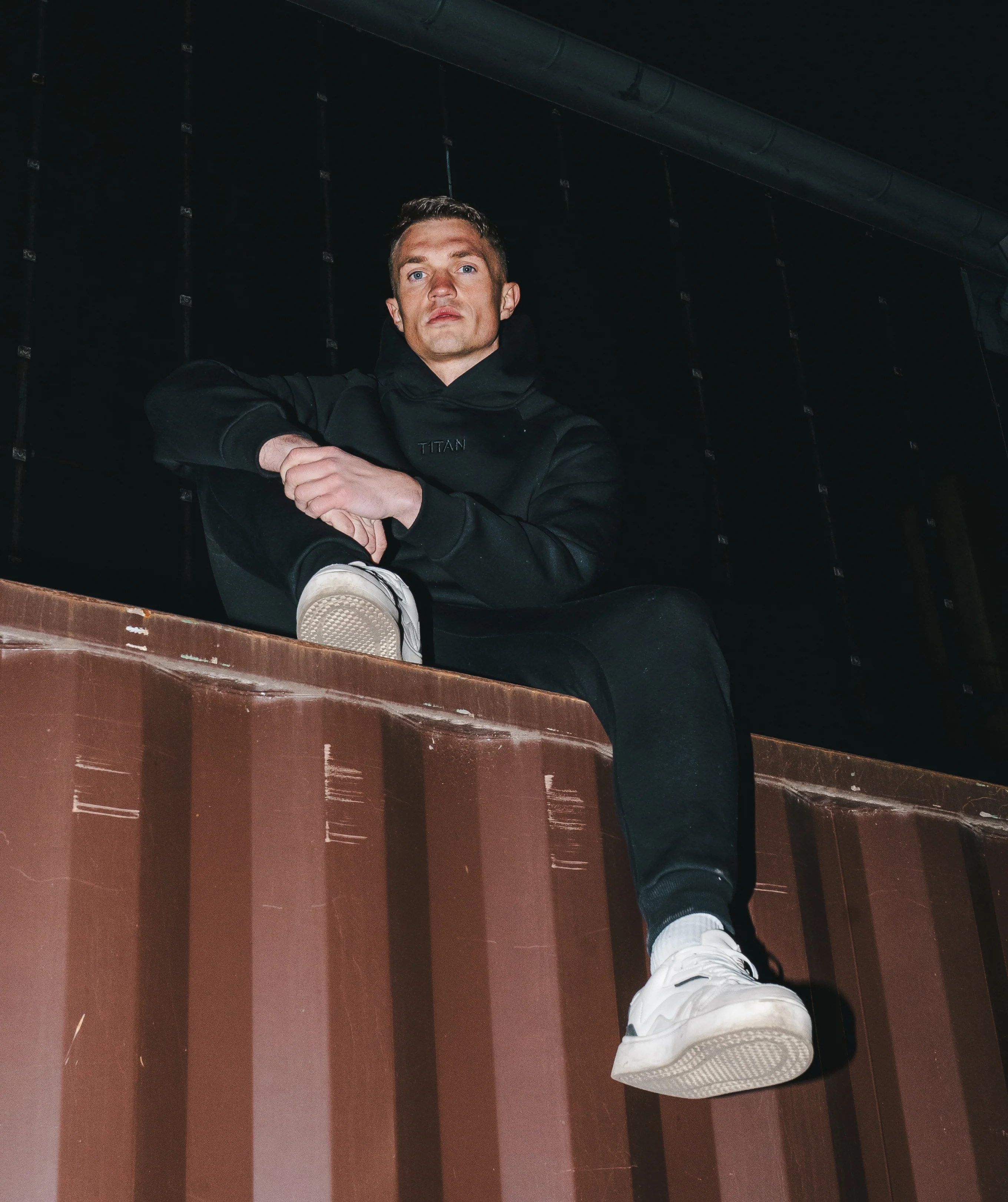 Athleisure Hoodie - Schwarz - Image 6