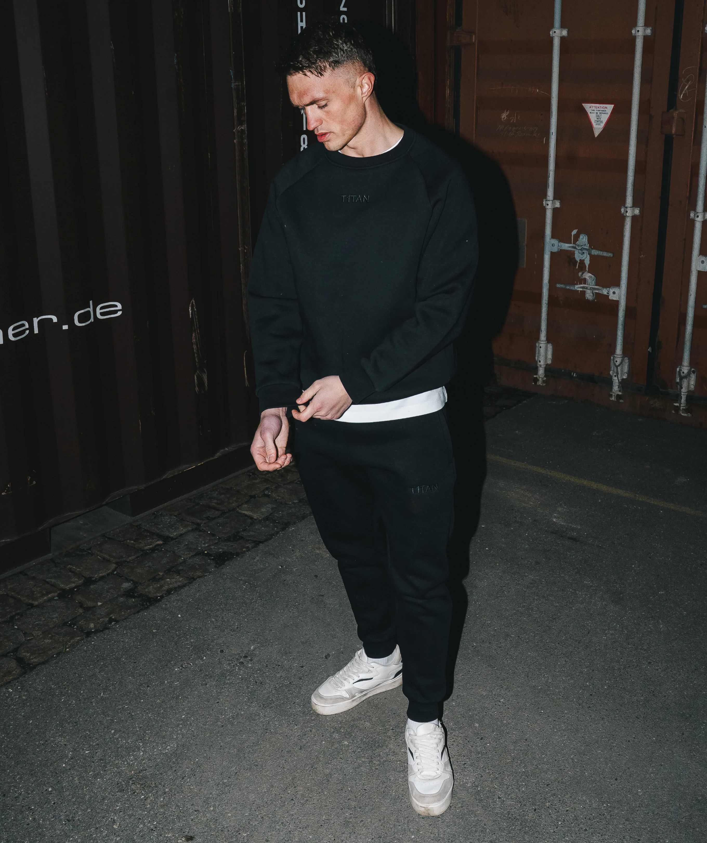 Athleisure Sweatshirt - Schwarz - Image 3